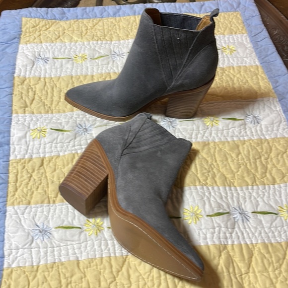 New Marc Fisher Gardi LTD Womens Ankle Suede Heels shoes boots Size 9M - Picture 2 of 8